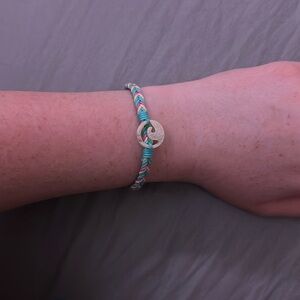 Wave pull-bracelet